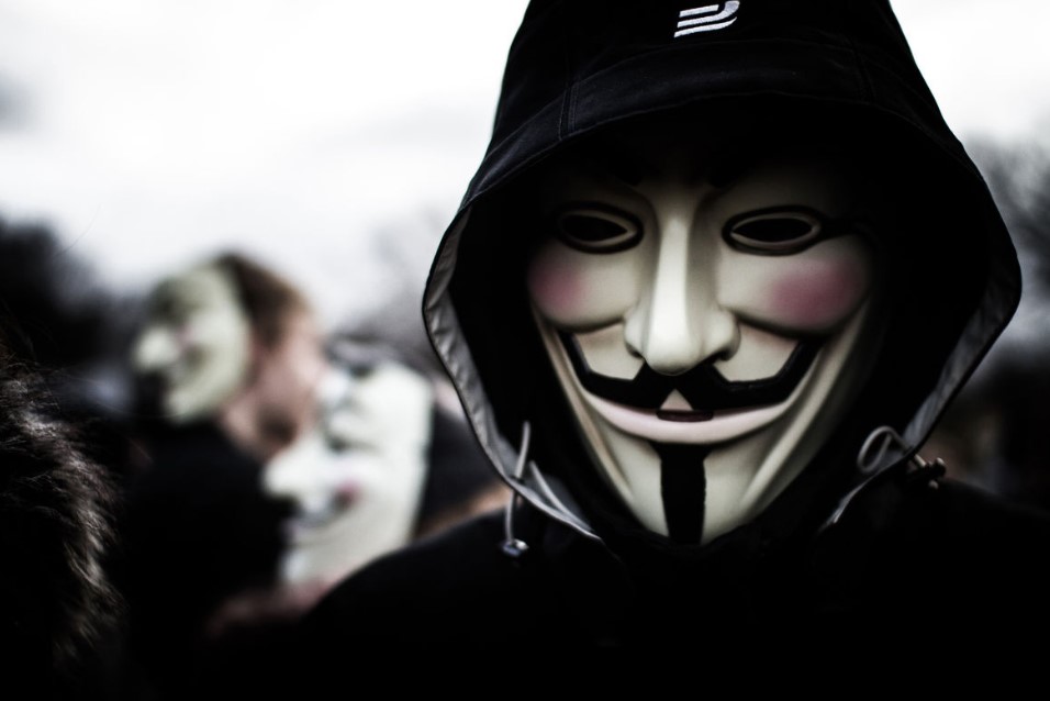 Anonymous - một nhóm hacker nổi tiếng trên thế giới, đang được cộng đồng mạng quan tâm đặc biệt trong thời gian gần đây. Với những hành động can thiệp vào việc quản lý và bảo vệ thông tin cá nhân, Anonymous đã trở thành biểu tượng cho sự chống đối sự kiểm soát và quản lý trên mạng. Hãy cùng hiểu hơn về Anonymous và tầm ảnh hưởng của nhóm hacker này trên thế giới.